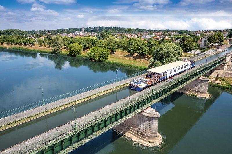 RENAISSANCE CRUCEROS FRANCIA CRUCEROS BORGOÑA BURGUNDY CRUISES FRANCE CRUISES CRUCEROS FRANCIA CRUCEROS BARCAZA CRUCEROS FLUVIALES CRUCEROS EUROPA #LaRenaissance #EuropeanWaterways #FranceCruises #BurgundyCruises #LoireCruises #CrucerosLoira #CrucerosCanalesFrancia #AlquilerCruceros #CruiseCharter